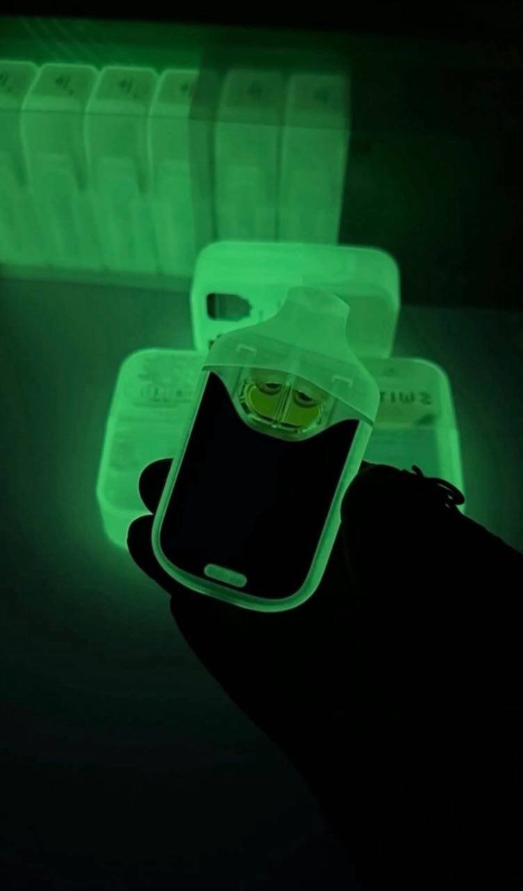Boutiq Switch Glow in the Dark Edition! 2g Disposable